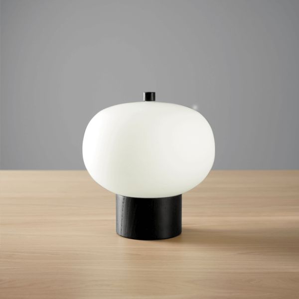 Lampe de table LED Ilargi en bois noir ambiant