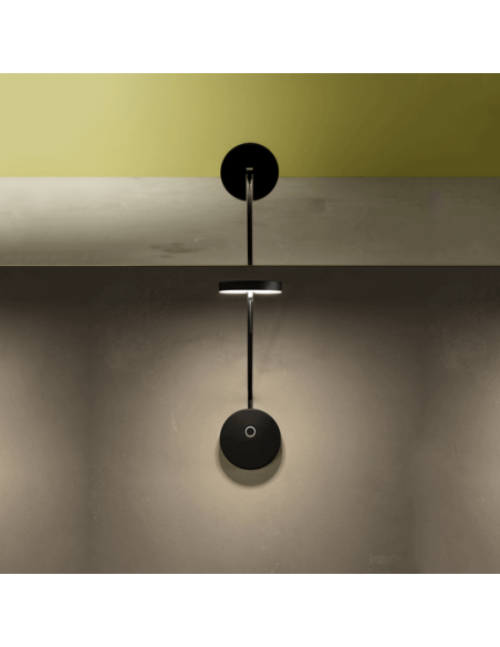 Petite applique murale Invisible Wall Fixture noire Leds c4