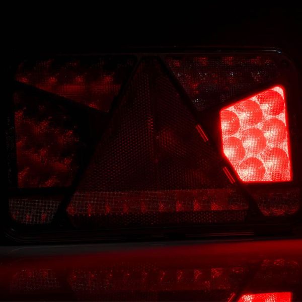 Feu arrière LED avec triangle 12V-36V Hermétique FT-370 Fristom | leonleds