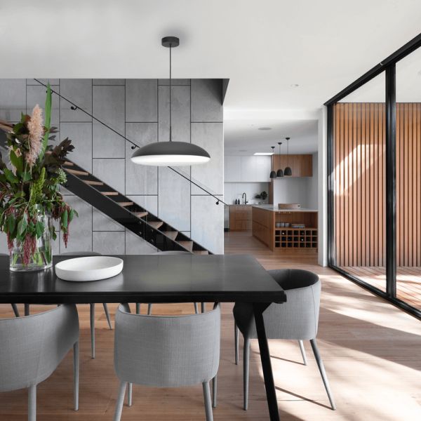 Candeeiro suspenso KAZZ cor preta 1xE27 ambiente