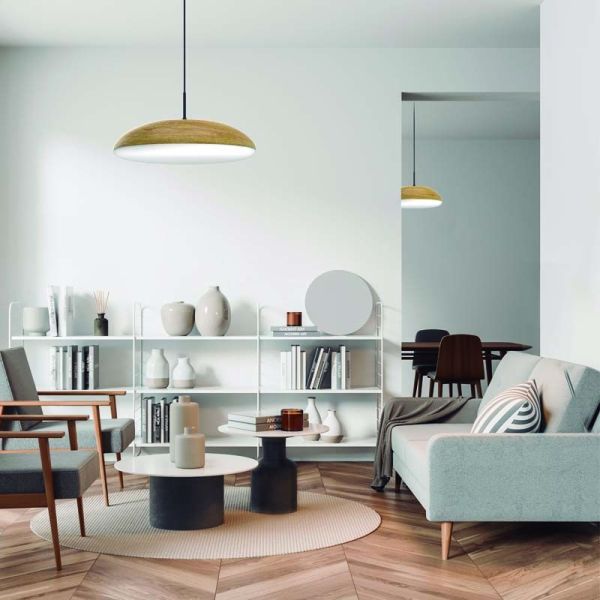 Lámpara de techo Kazz moderna en acabado madera ambiente