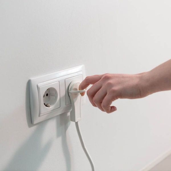 Base multiple 5 enchufes con interruptor luminoso y enchufe plano 1,4 metros de cable 420044 Garza | LeonLeds