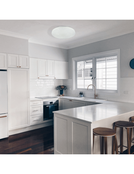 Lâmpada de teto Kira LED multicolorida e flashes de ambiente