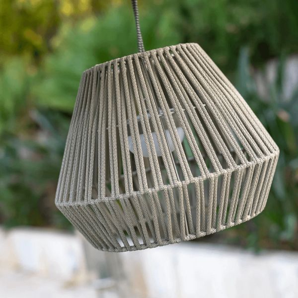 Lámpara colgante de exterior sin cables Conta Hang ambiente New Garden