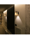 Applique murale Stood noire avec abat-jour en bois d'ambiance