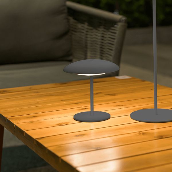 Lámpara de mesa exterior de metal recargable Sardinia 30 antracita ambiente