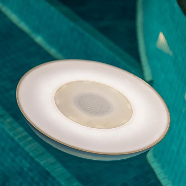 Disque de lecture de haut-parleur LED de piscine flottante