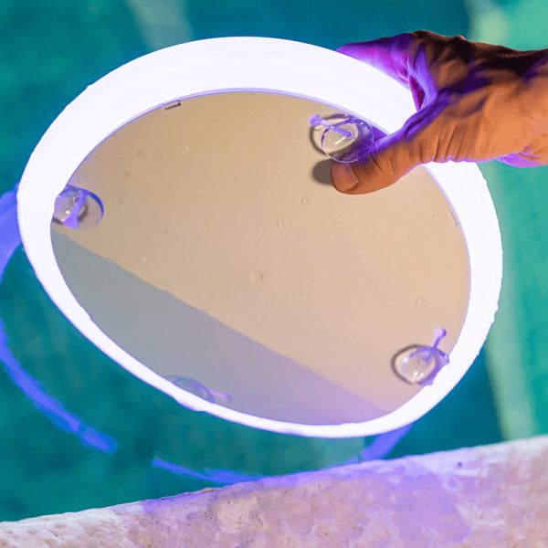 Luz LED RGB para piscina solar sin cables Papaya 30 ventosas
