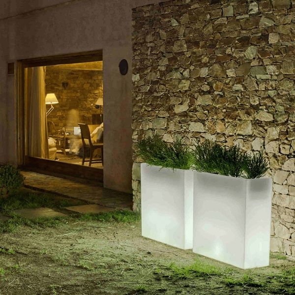 Macetero con luz LED rectangular Junco 80 para exterior solar