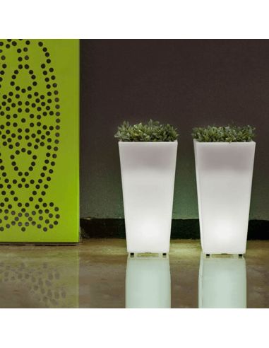 Macetero solar y recargable con luz LED regulable Melisa 30 ambiente