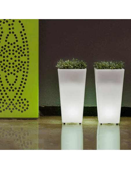 Macetero solar y recargable con luz LED regulable Melisa 30 ambiente