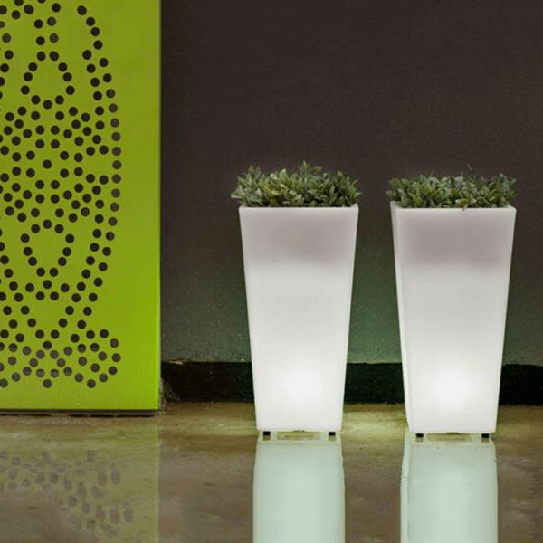 Macetero solar y recargable con luz LED regulable Melisa 30 ambiente