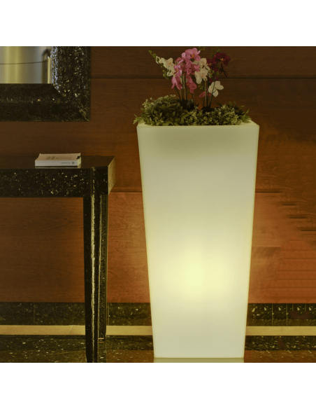 Macetero solar y recargable con luz LED regulable Melisa 40 ambiente
