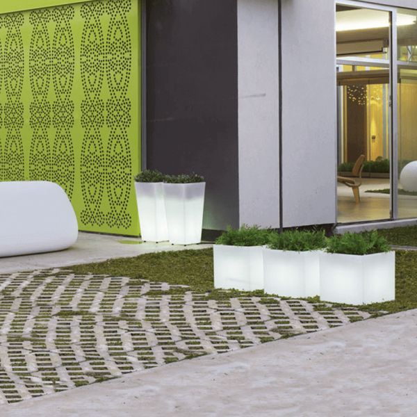 Macetero con luz LED solar para exterior Narciso 40 o 50cm ambiente
