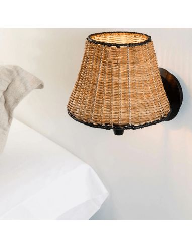Aplique de pared negro con pantalla de ratán Sumba ambiente detalle