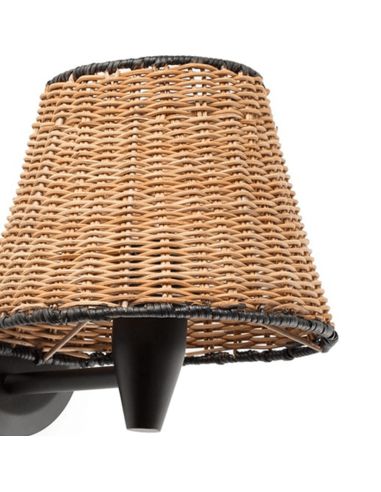 Aplique de pared negro con pantalla de ratán Sumba detalle