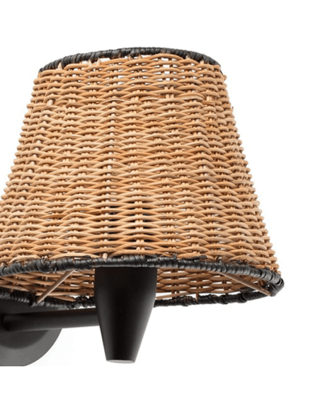 Aplique de pared negro con pantalla de ratán Sumba detalle