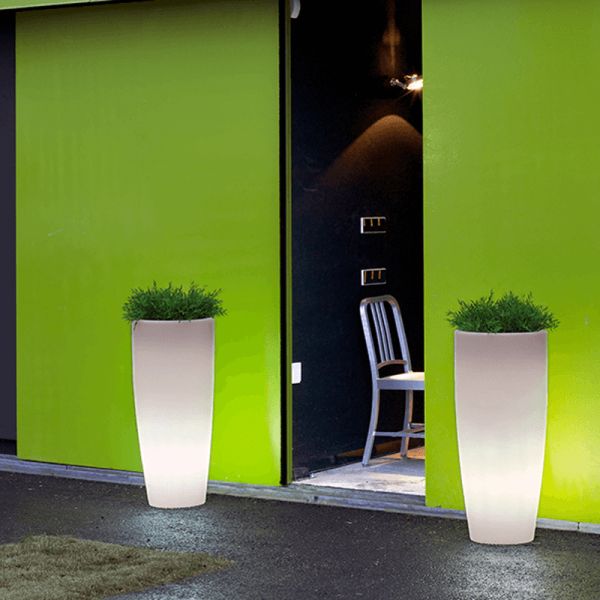 Maceta con luz multicolor recargable Bambú de 90cm ambiente