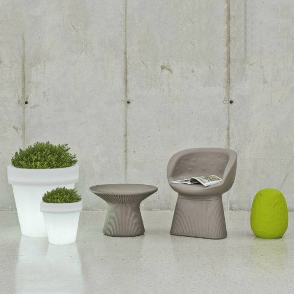 Macetero LED solar y recargable Magnolia 30 con mando a distancia ambiente