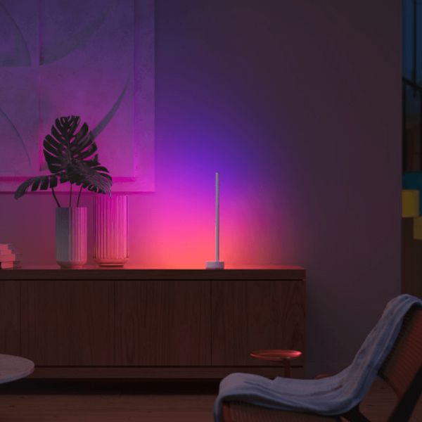 Lámpara de mesa LED inteligente de estilo moderno Blanca Gradient Signe ambiente