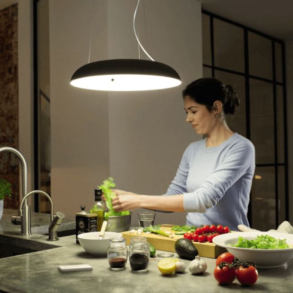 Suspension intelligente LED Amaze Hue noire ambiante