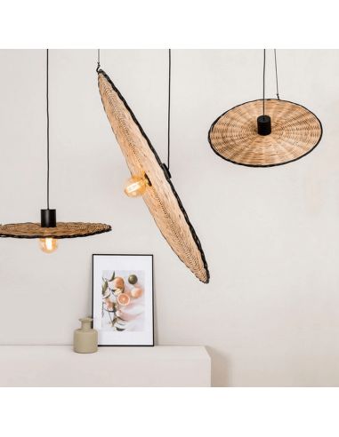 Suspension forme soucoupe Costas noire et rotin ambiance ø600