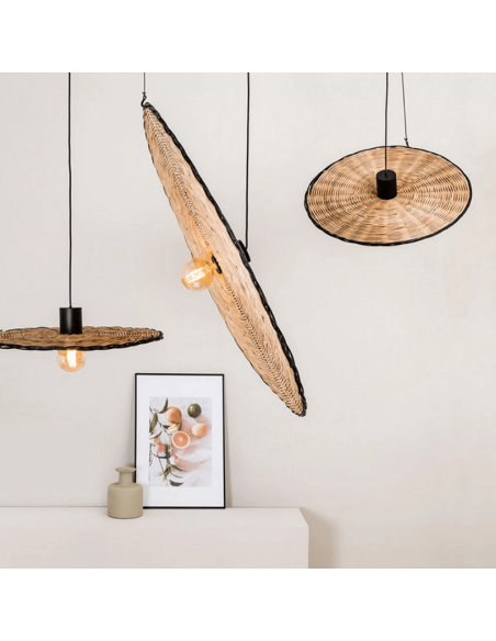 Suspension forme soucoupe Costas noire et rotin ambiance ø600