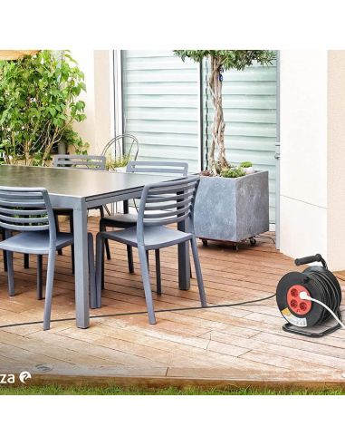 Enrollacable con 25 metros de cable con asa + 4 Enchufes 3000W 10A 250V 430021G Garza | LeonLeds