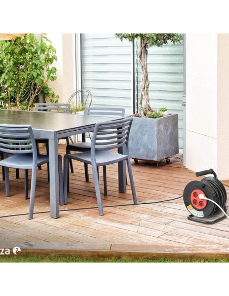 Enrolador de cabo com 25 metros de cabo e alça + 4 tomadas 3000W 10A 250V 430021G Garza | LeonLeds
