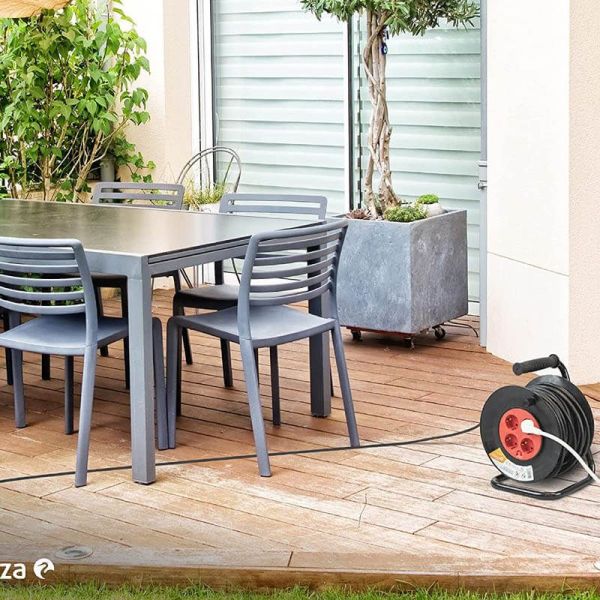 Enrouleur de câble avec 25 mètres de câble et poignée + 4 prises 3000 W 10 A 250 V 430021G Garza | LeonLeds