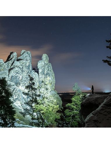 Environnement Lampe de poche LED très puissante 4500Lm et jusqu'à 720 mètres de portée P18R Signature LedLenser | leonleds