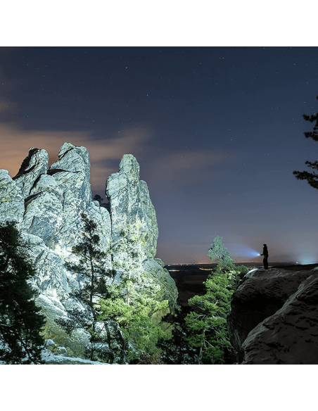 Environnement Lampe de poche LED très puissante 4500Lm et jusqu'à 720 mètres de portée P18R Signature LedLenser | leonleds