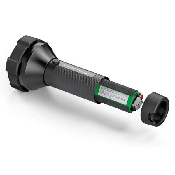Batería Linterna LED muy potente 4500Lm y hasta 720 metros de alcance P18R Signature LedLenser | LeonLeds