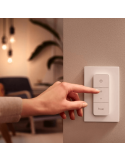 Mando portátil regulador de intensidad Philips Hue Dimmer switch IP20 colocado en pared