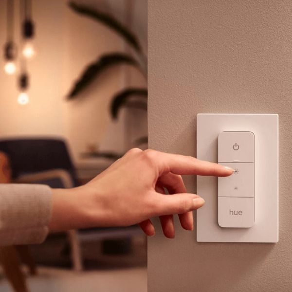 Mando portátil regulador de intensidad Philips Hue Dimmer switch IP20 colocado en pared