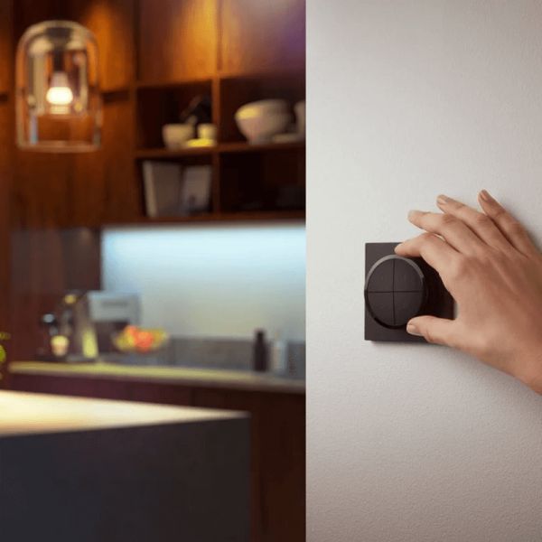 Soporte pared inalámbrico Philips Hue tap switch 4 botones y 1 selector color negro instalado en la pared