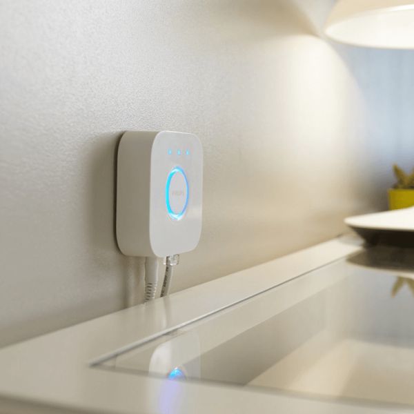 Hue Bridge Philips Controlador de Iluminación inteligente colocado en pared | LeonLeds