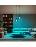 Lâmpada inteligente Philips Hue White e Color Ambiance A60 E27 Detalhe de luz fria de 1100lm em uma sala de estar