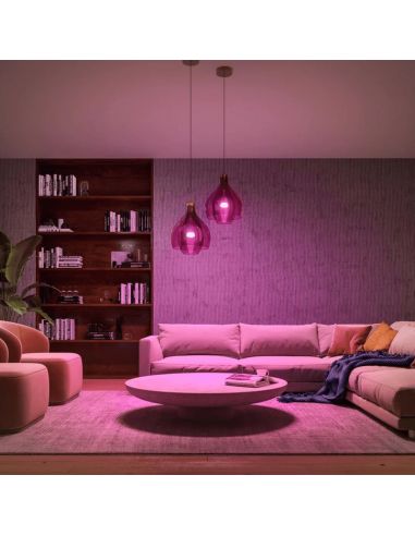 Bombilla inteligente Philips Hue White and Color Ambiance A60 E27 1100lm detalle luz rosa en un salón