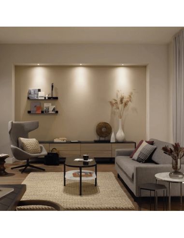 Lâmpada inteligente Philips Hue White Ambiance 4,3 W 2200K-6500K 350lm GU10 em uma sala de estar