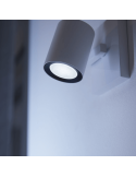Bombilla inteligente Philips Hue White Ambiance 4.3W 2200K-6500K 350lm GU10 colocada en foco