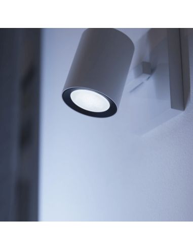 Bombilla inteligente Philips Hue White Ambiance 4.3W 2200K-6500K 350lm GU10 colocada en foco