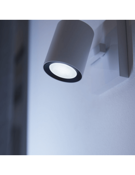 Bombilla inteligente Philips Hue White Ambiance 4.3W 2200K-6500K 350lm GU10 colocada en foco