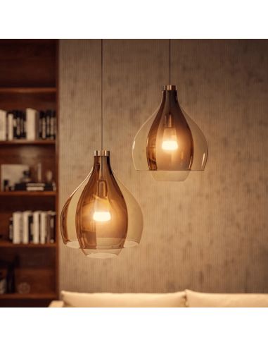 Bombilla inteligente Philips Hue White Ambiance A60 8W 2200K-6500K E27 1100lm en una lámpara