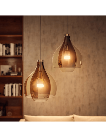 Bombilla inteligente Philips Hue White Ambiance A60 8W 2200K-6500K E27 1100lm en una lámpara