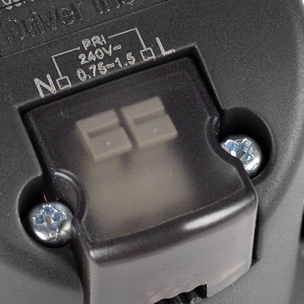 Spot encastrable noir LED IP44 6W - 50W Changement de couleur CCT Switch UGR 19 Triac Libertad 6 connexion rapide | leonleds