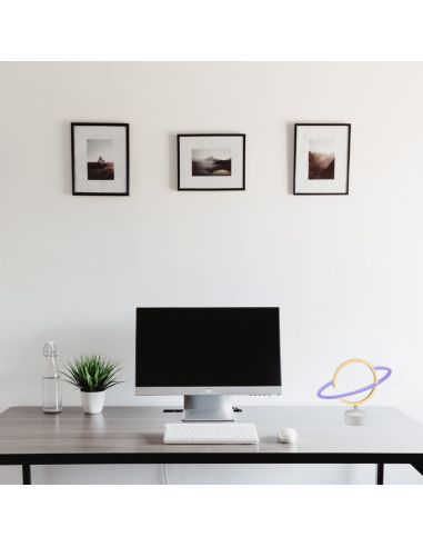 Lámpara de sobremesa LED forma planeta en un escritorio| LeonLeds