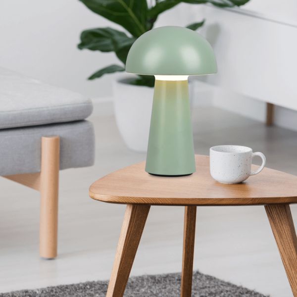 Lampe de table LED verte Lennon sur une petite table | leonleds