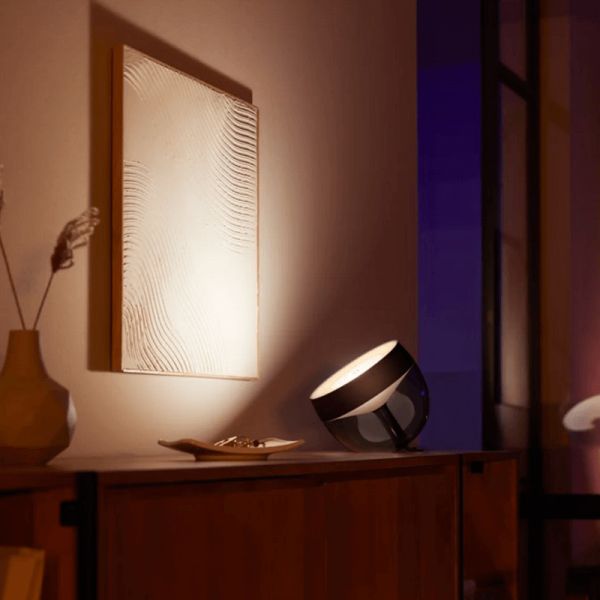 Lampe de table LED intelligente Iris noir photo couleurs de lumière ambiante | leonleds