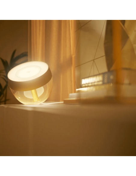 Lámpara de sobremesa LED inteligente Iris oro luz cálida encendida | LeonLeds